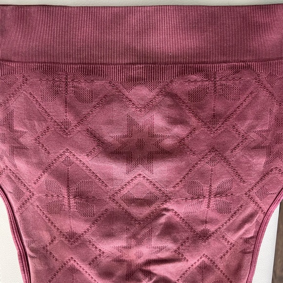 Calia by Carrie Underwood Mauve Athletic Racerback Crop Top - Picture 4 of 5